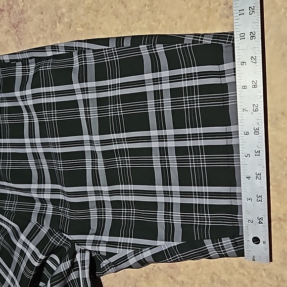 Haggar | Men's Black and Gray Plaid Performance Golf Shorts 32 - Picture 8 of 8